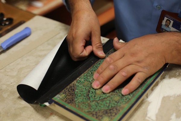 “Quran Binding” Workshop Underway in Gaza