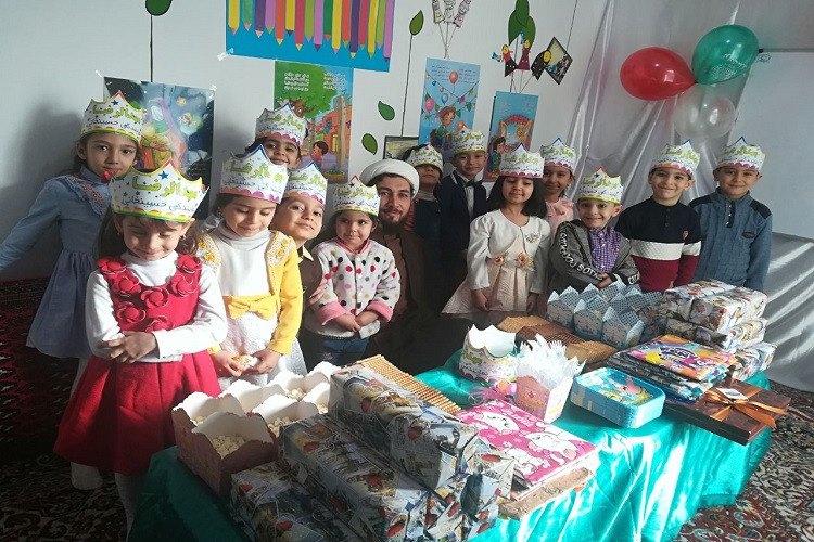 قرآن آموزی با زبان کودکانه و دستهای خالی قرآن آموزی با زبان کودکانه و دستهای خالی
