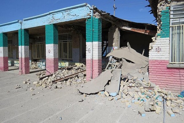 580 سقف غیرمقاوم بالای سر دانشآموزان زنجانی 580 سقف غیرمقاوم بالای سر دانشآموزان زنجانی