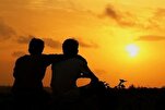 مَنْ جانَبَ الإخْوانَ عَلى كُلِّ ذَنْبٍ قَلَّ أَصْدِقاؤُهُ