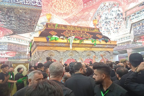 Der Schrein von Imam Ali (as) vor dem Arbain-Tag
