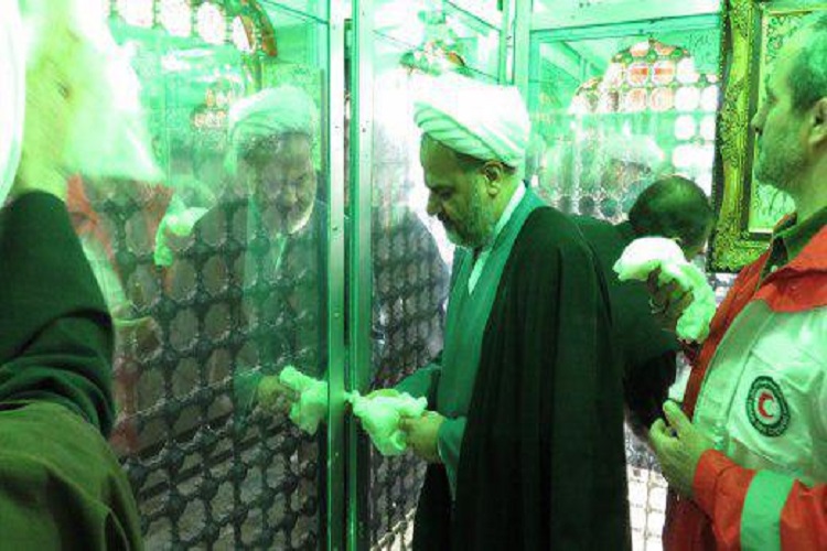 امامزاده سید ابراهیم(ع) زنجان غبارروبی و عطرافشانی شد