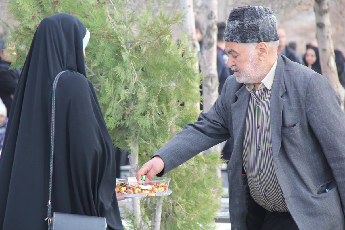 زیارت اهل قبور در آخرین پنج‌شنبه سال