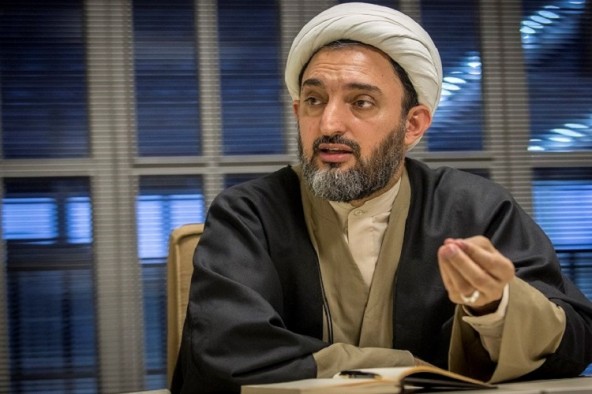 قرآن؛ چراغ هدایت انقلاب اسلامی/ گرایش به غرب مصداق بت‌پرستی است