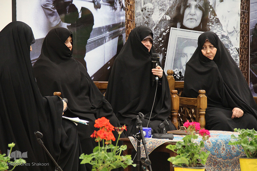 مراسم تجلیل از زنان شهیده زنجان