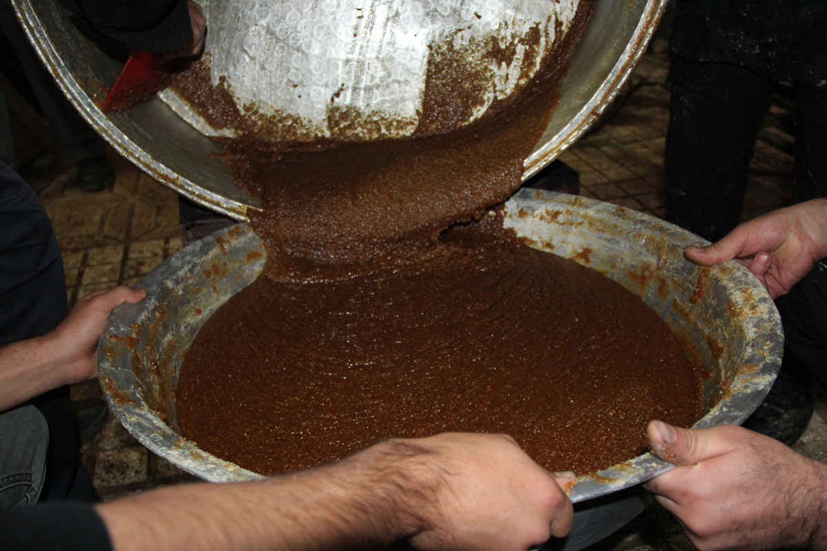 پخت حلوای 14 تنی در زنجان