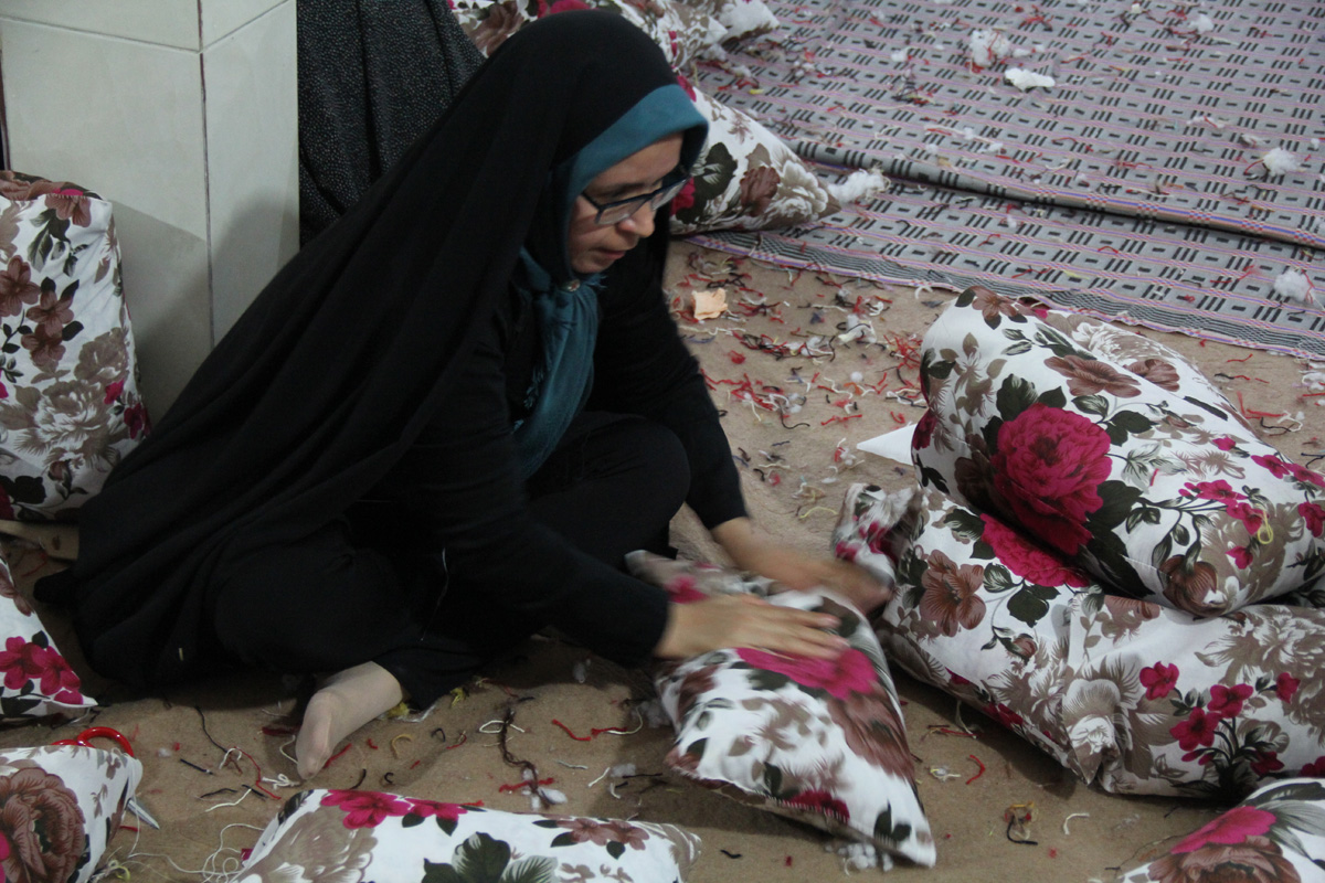 آماده سازی سه هزار بالشت برای موکبان اربعین حسینی