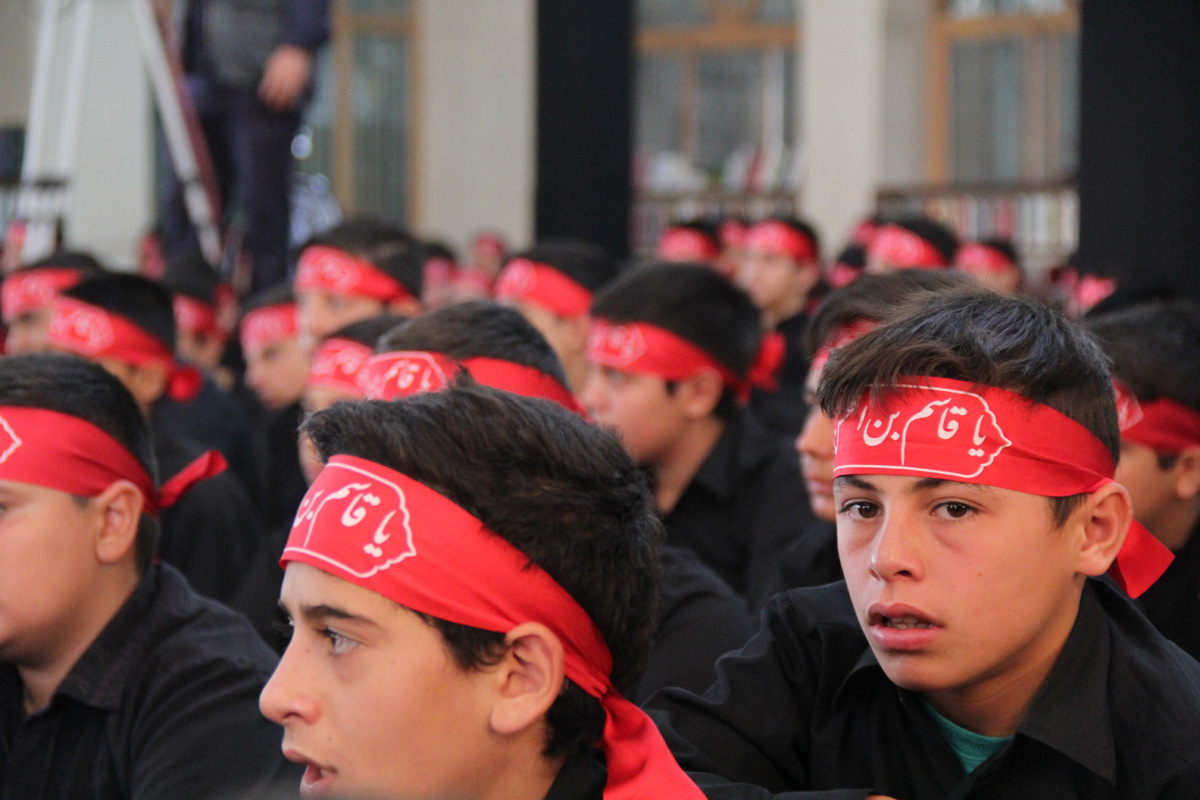 تجمع بزرگ احلی من العسل نوجوان حسینی