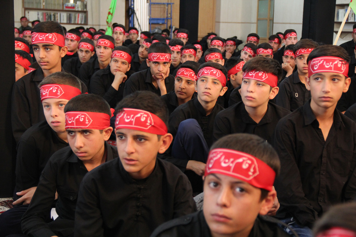 تجمع بزرگ احلی من العسل نوجوان حسینی