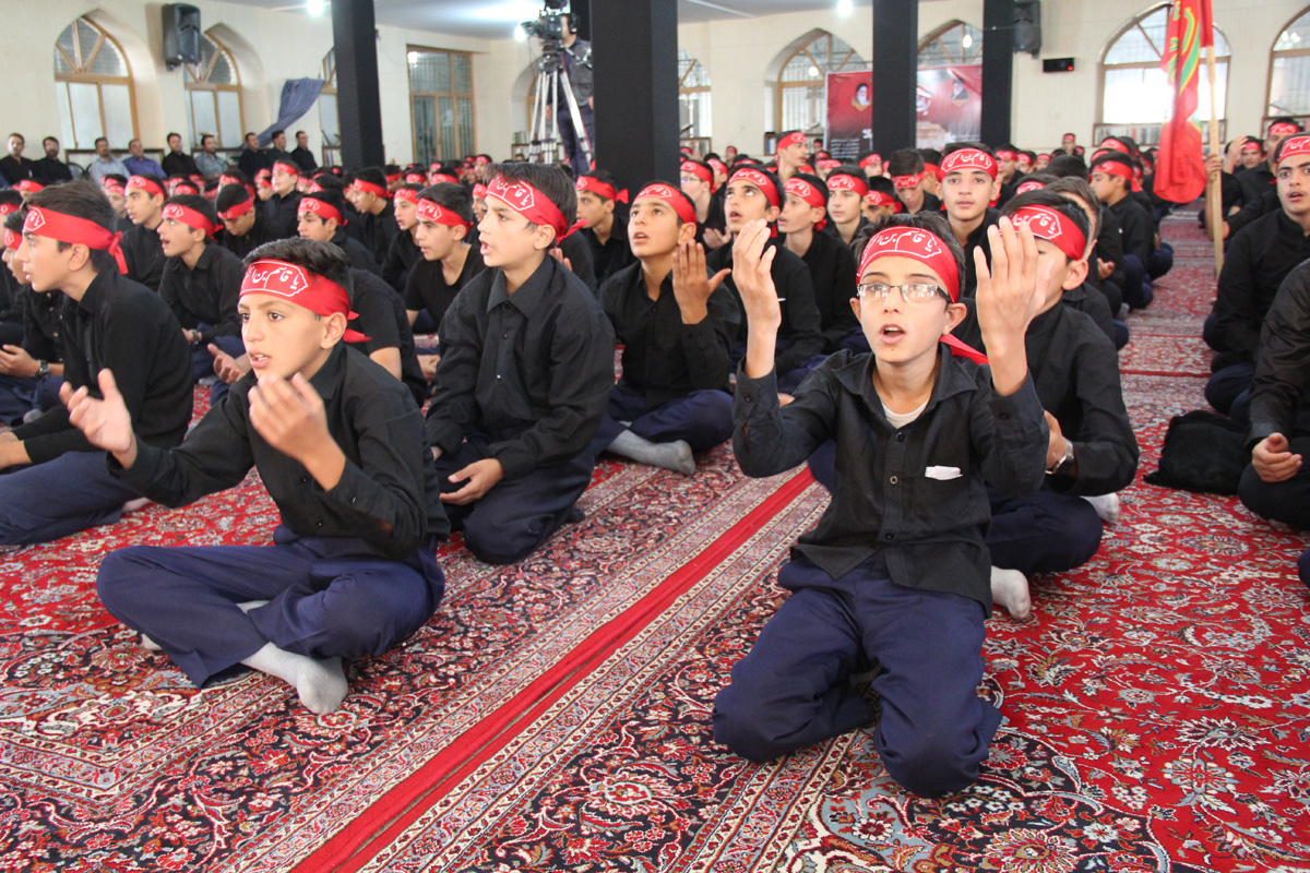 تجمع بزرگ احلی من العسل نوجوان حسینی
