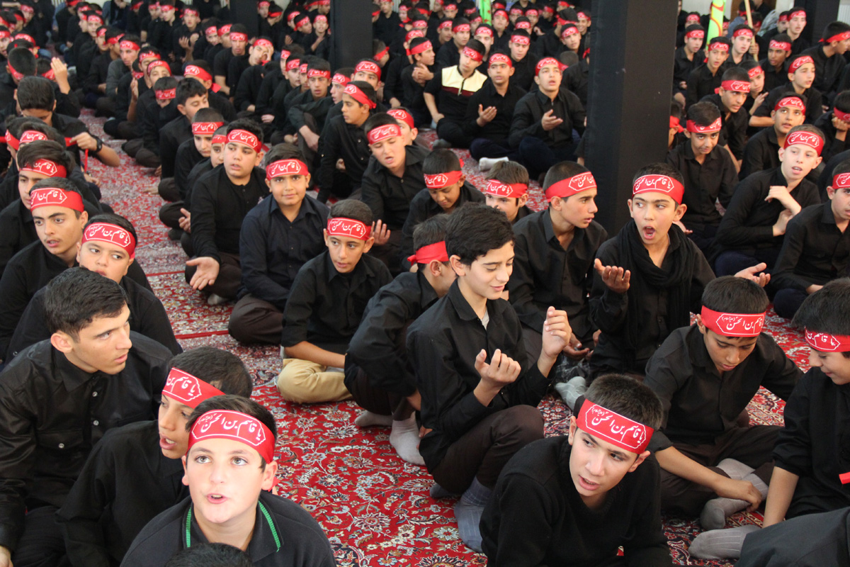تجمع بزرگ احلی من العسل نوجوان حسینی
