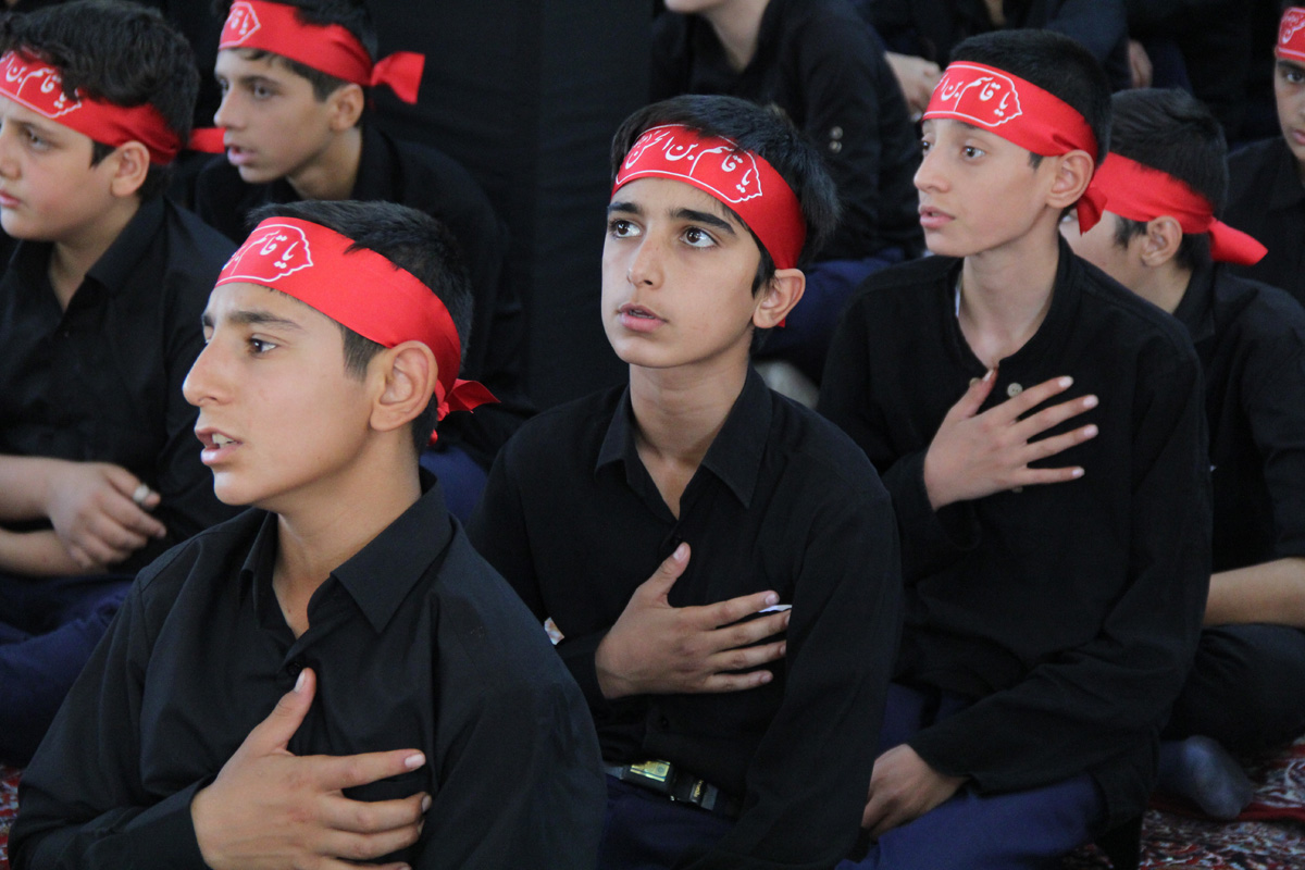 تجمع بزرگ احلی من العسل نوجوان حسینی