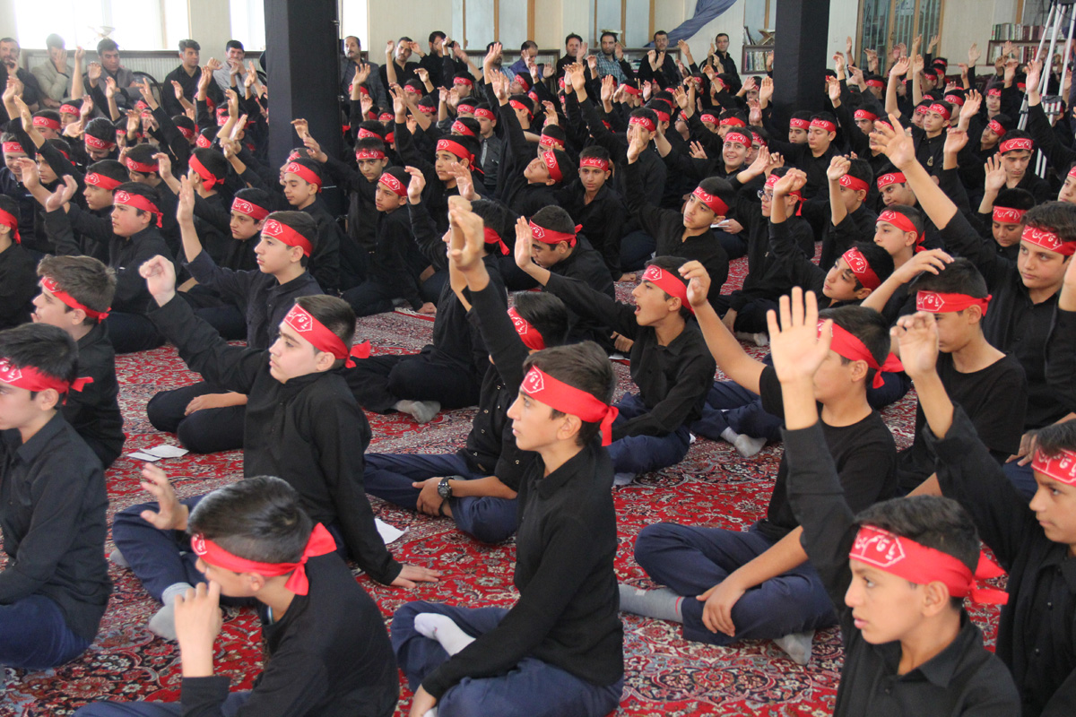تجمع بزرگ احلی من العسل نوجوان حسینی
