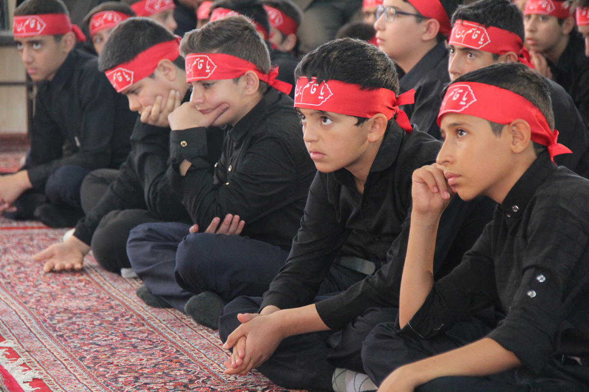 تجمع بزرگ احلی من العسل نوجوان حسینی