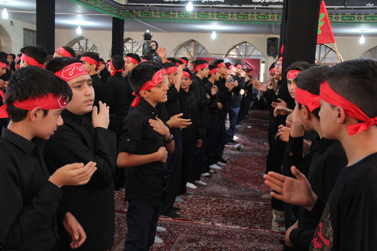 تجمع بزرگ احلی من العسل نوجوان حسینی