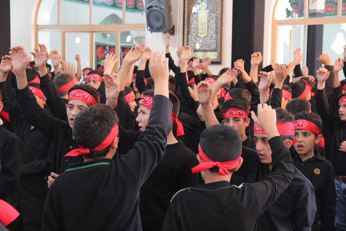تجمع بزرگ احلی من العسل نوجوان حسینی
