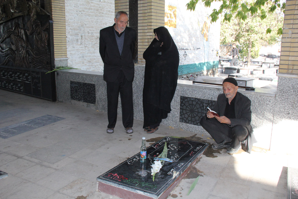 غبار روبی مزار شهدا