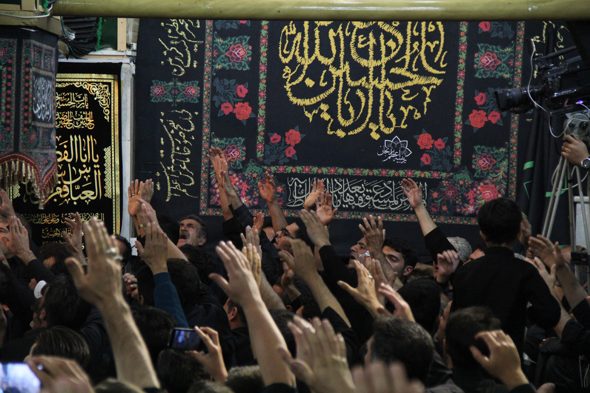عزاداری عاشقان حسینی در زینبیه اعظم زنجان