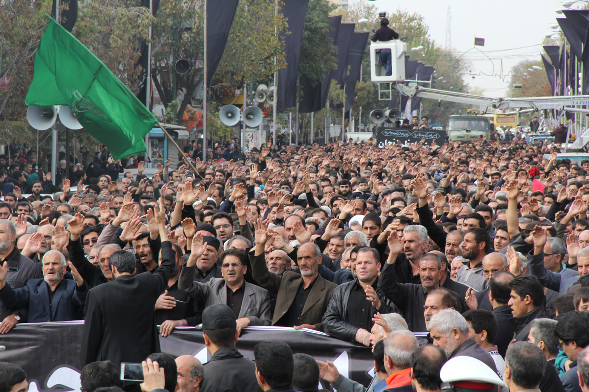 دسته حسینیه اعظم زنجان در روز اربعین