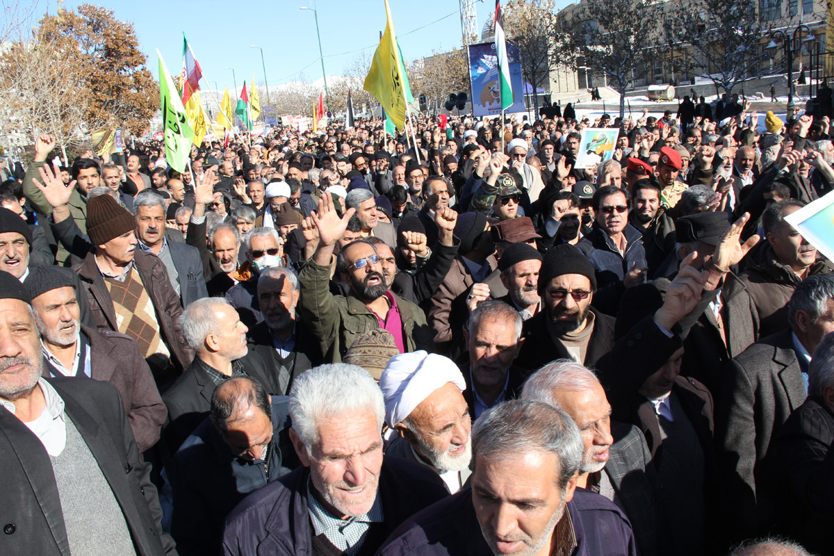 راهپیمایی نماز گزاران زنجانی در حمایت از مردم مظلوم فلسطین