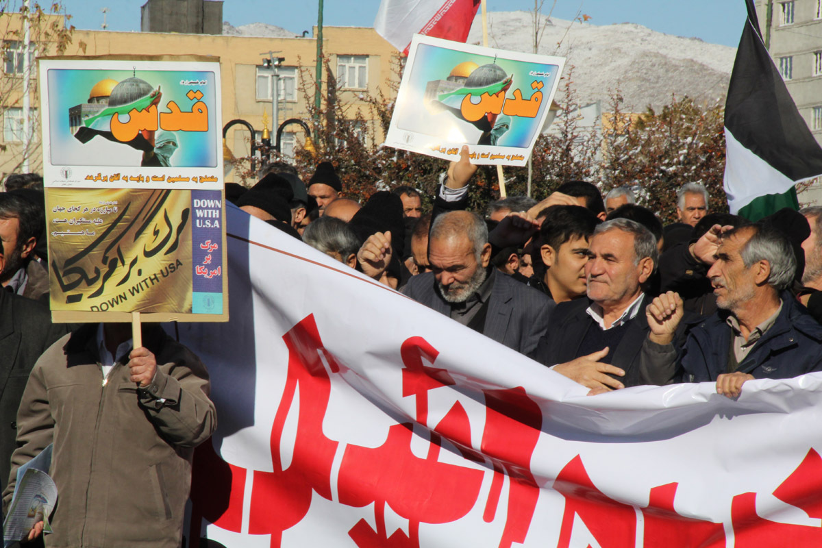 راهپیمایی نماز گزاران زنجانی در حمایت از مردم مظلوم فلسطین