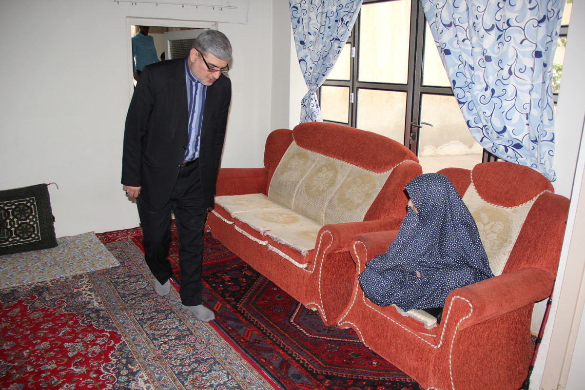 بازدید رییس سازمان دارالقرآن با خانواده دو شهید قرآنی در زنجان
