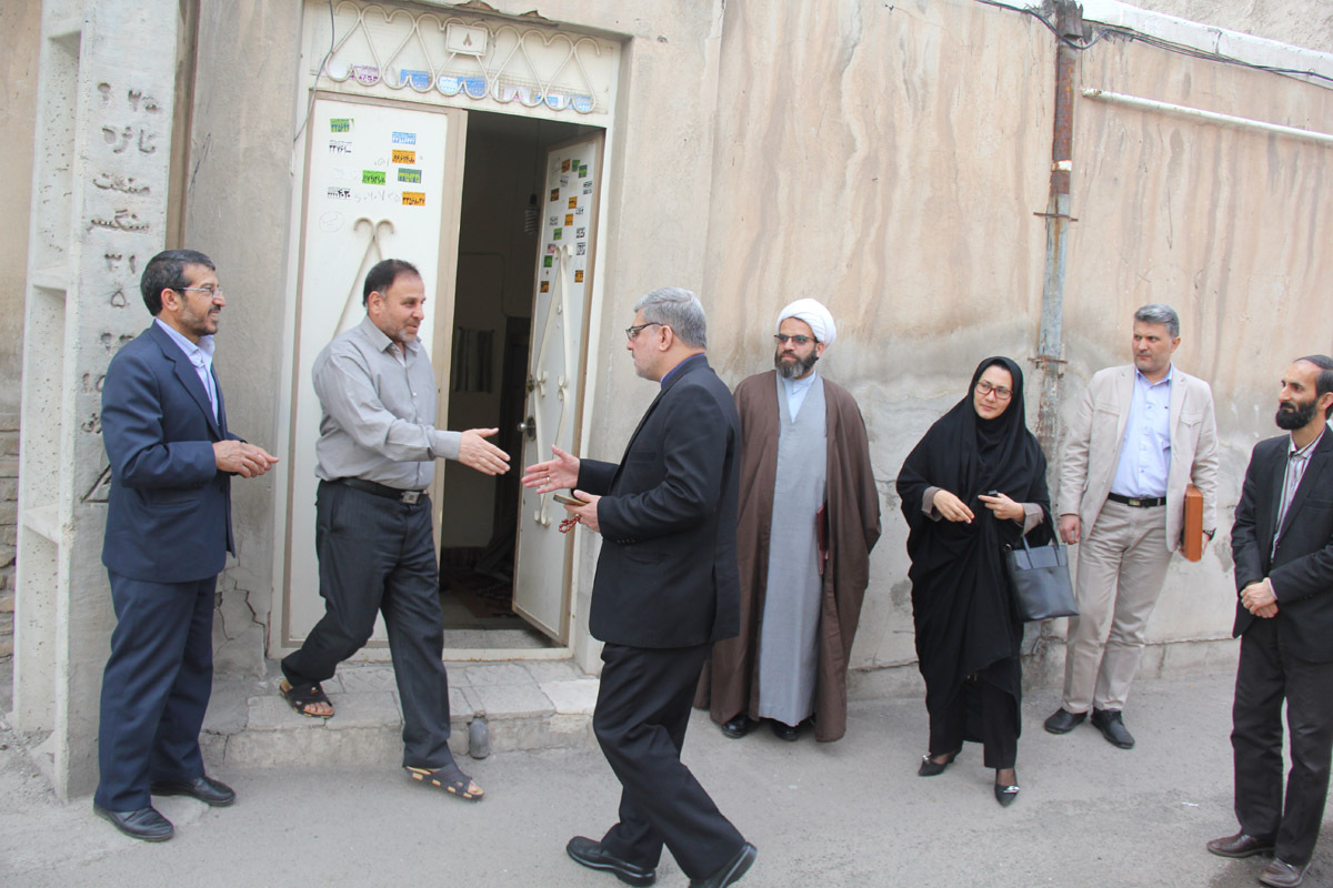 بازدید رییس سازمان دارالقرآن با خانواده دو شهید قرآنی در زنجان