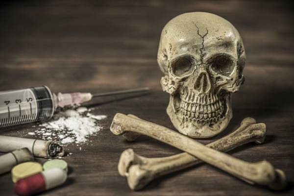 خطرات مواد مخدر برای جوانان تبیین شود خطرات مواد مخدر برای جوانان تبیین شود