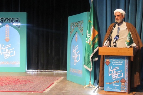 هنرمند با هنر خود از ملک به ملکوت می‌رسد/ ناهنجاری‌های اجتماعی با درک ملکوت حل می‌شود