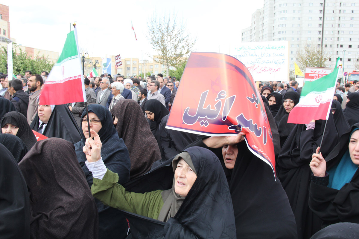 راهپیمایی نمازگزاران زنجانی در اعتراض به خروج آمریکا از برجام