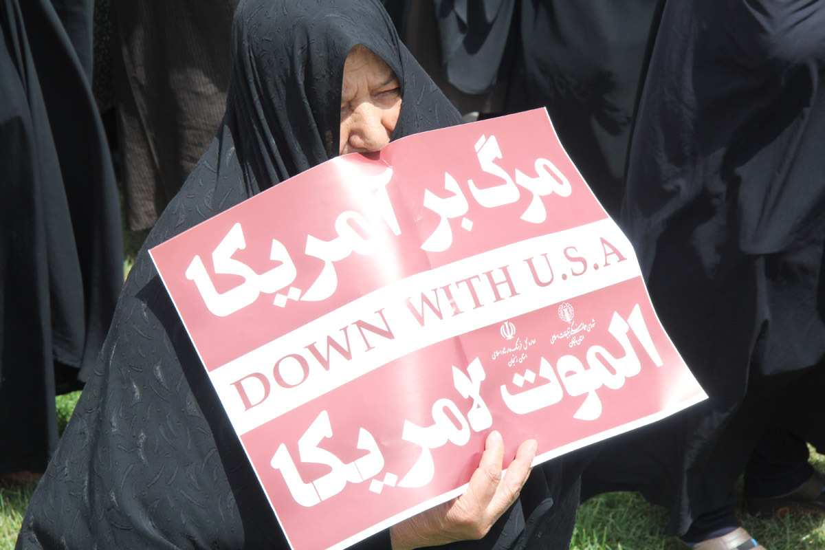 راهپیمایی نمازگزاران زنجانی در اعتراض به خروج آمریکا از برجام