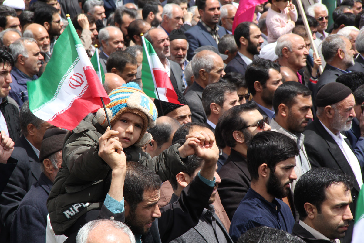 راهپیمایی نمازگزاران زنجانی در اعتراض به خروج آمریکا از برجام
