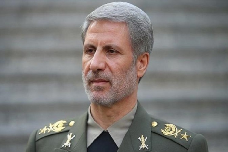 وزیر دفاع: دشمنان خواهند دید مشکلات را پله ترقی کشور می‌کنیم