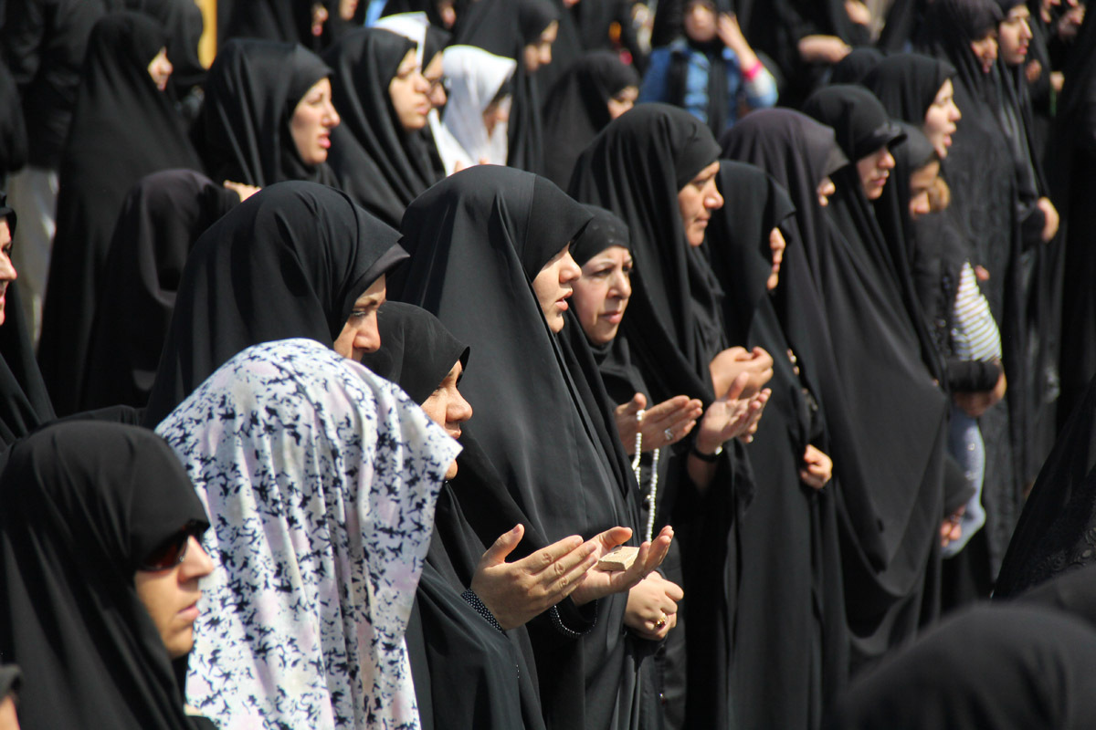 اقامه نماز ظهر عاشورا در زنجان