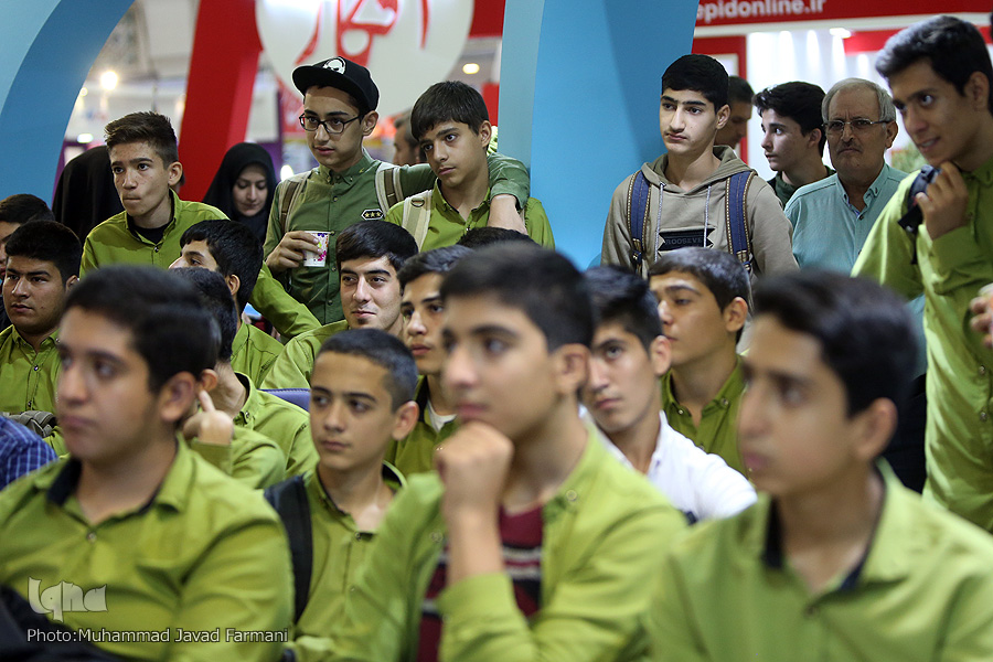 لزوم الگوگیری از روش شهدا در تربیت دانش‌آموزان