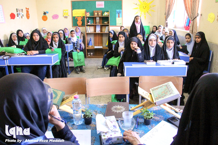 ضرورت تبیین فرهنگ ایثار و شهادت در بین دانش‌آموزان