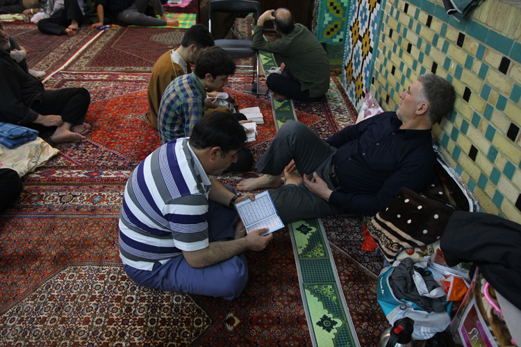 جلوه&zwnj;های بندگی در شب سال نو