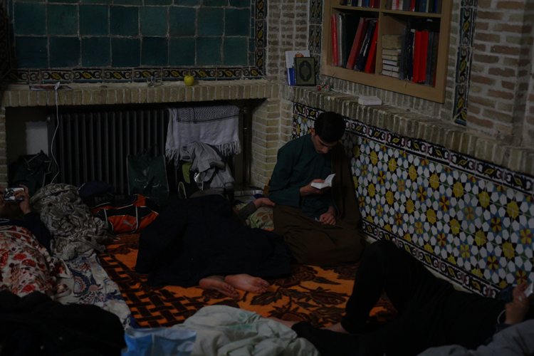 جلوه&zwnj;های بندگی در شب سال نو