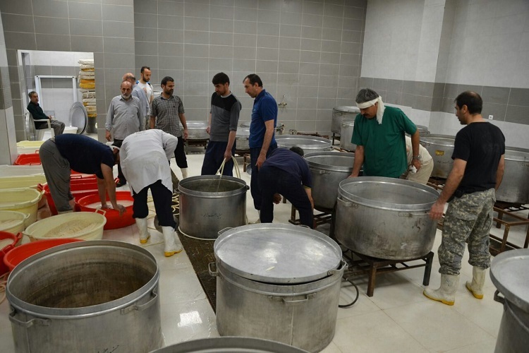 تصاویر خدمت‌رسانی موکب حسینیه اعظم زنجان به سیل‌زدگان