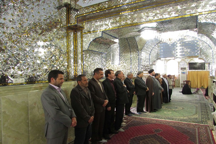 غبارروبی اماکن متبرکه زنجان برای میزبانی از ماه رمضان