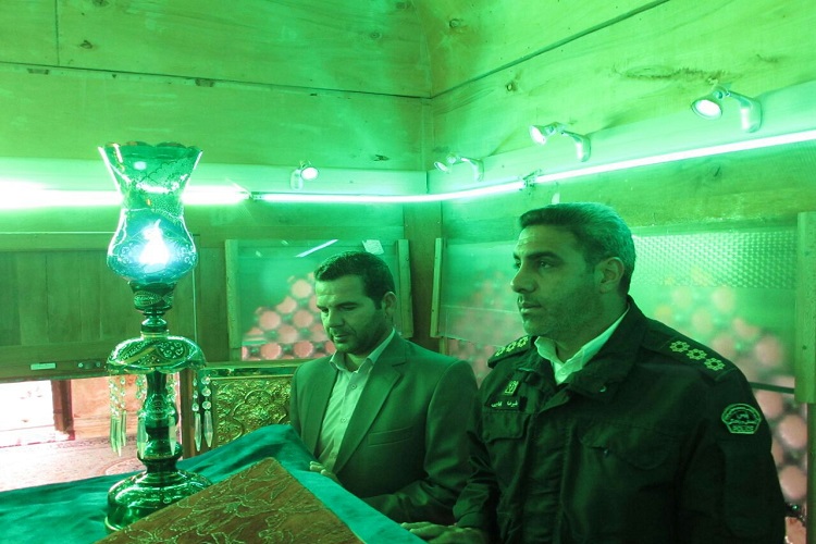 غبارروبی اماکن متبرکه زنجان برای میزبانی از ماه رمضان