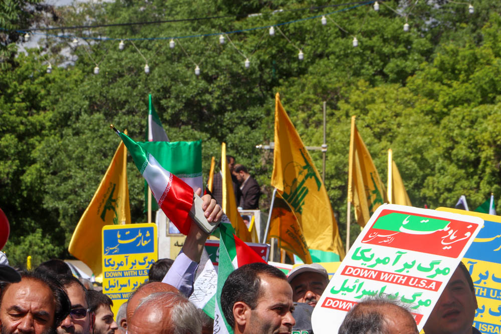 مشت‌های گره‌کرده زنجانی‌ها در دفاع از قدس شریف