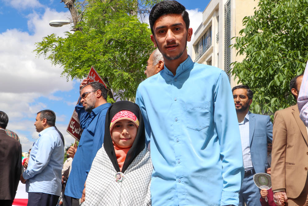 مشت‌های گره‌کرده زنجانی‌ها در دفاع از قدس شریف