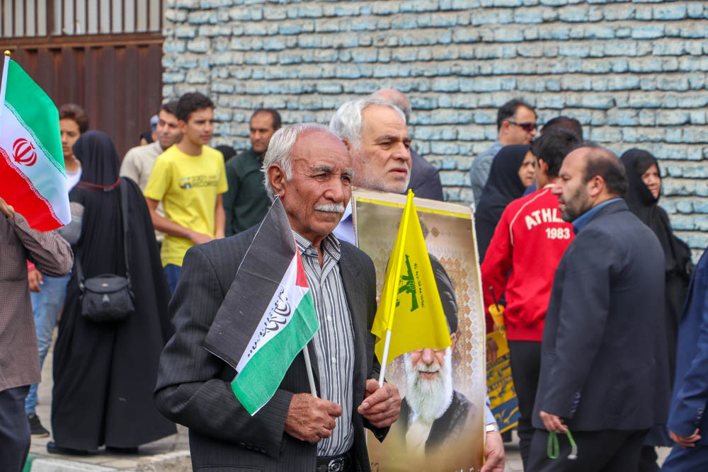 مشت‌های گره‌کرده زنجانی‌ها در دفاع از قدس شریف