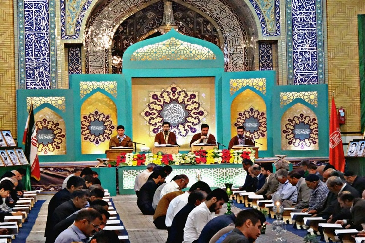 تلاوت آیه‌های نور در حسینیه اعظم زنجان