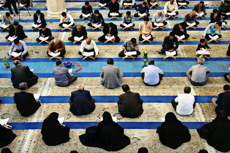 تلاوت آیه‌های نور در حسینیه اعظم زنجان