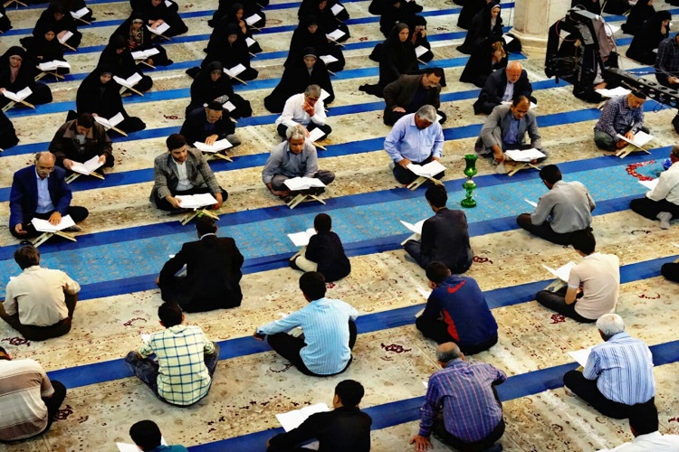 تلاوت آیه‌های نور در حسینیه اعظم زنجان