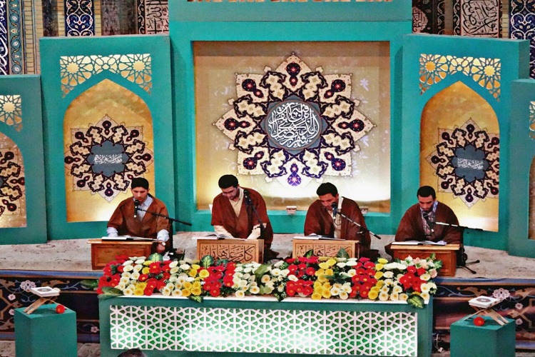 تلاوت آیه‌های نور در حسینیه اعظم زنجان