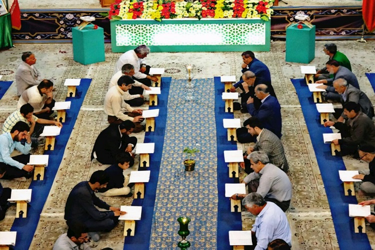 تلاوت آیه‌های نور در حسینیه اعظم زنجان