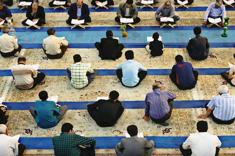 تلاوت آیه‌های نور در حسینیه اعظم زنجان